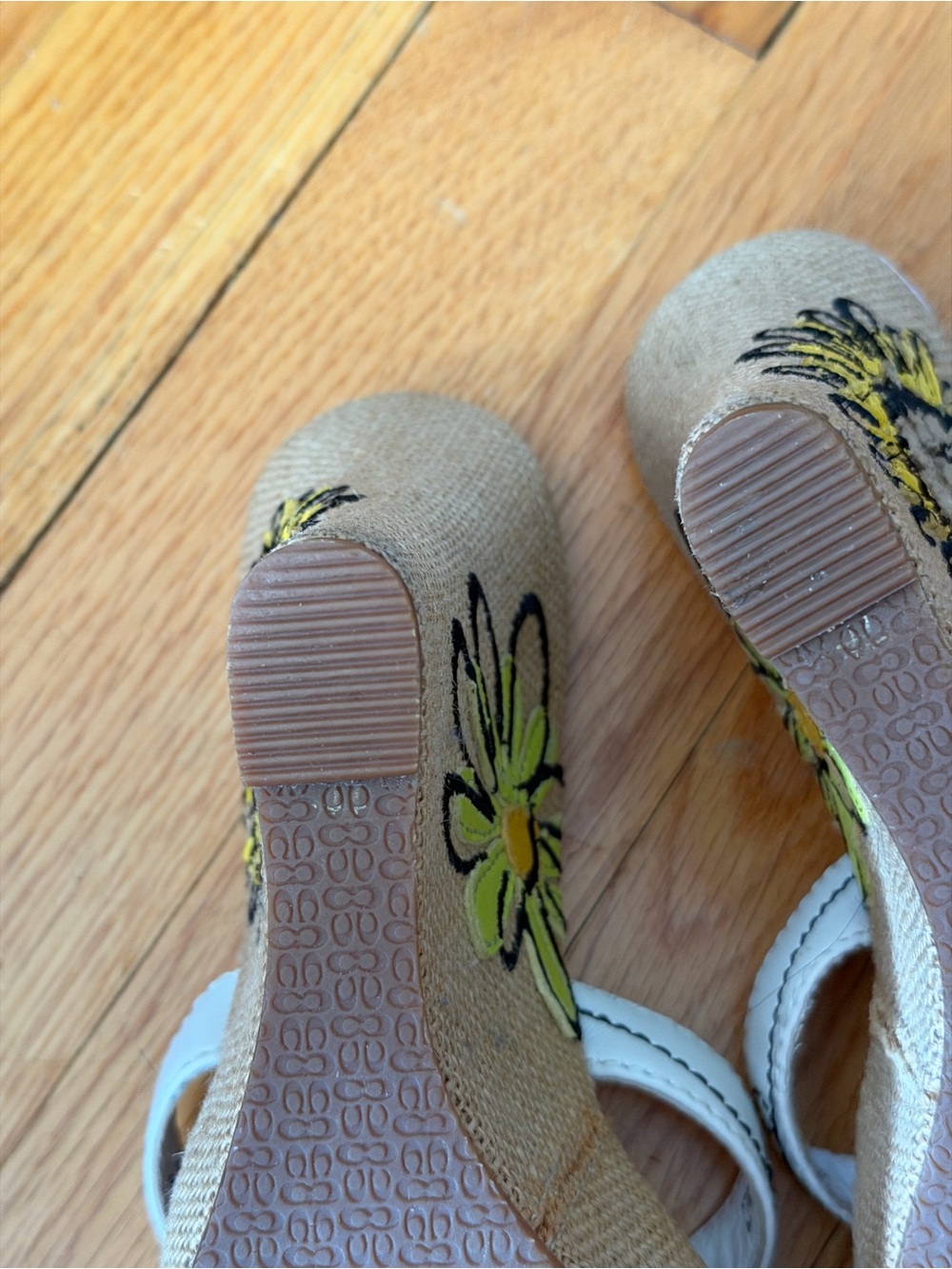 Coach White Leather Bee Embellished Thong Mules 7.5 Y2K vintage pristine - Picture 4 of 7